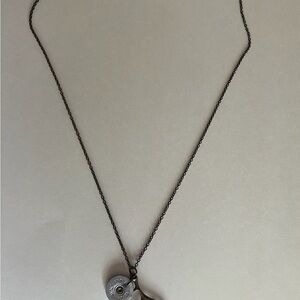 Elegant Silver Necklace with Delicate Pendant